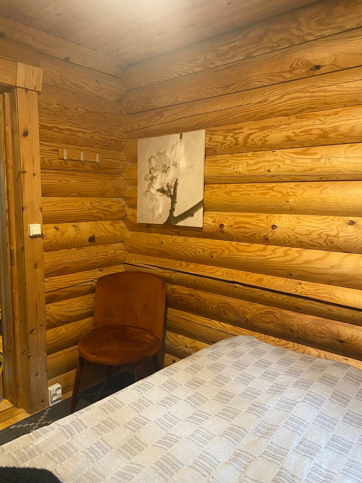 Na prízemí je malá spálňa