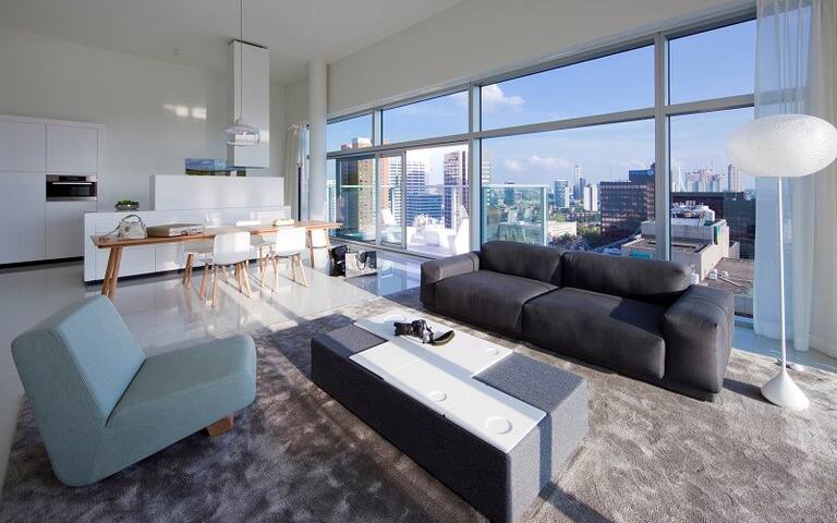 Urban Large Penthouse. Age 21+ only! gallery image 4
