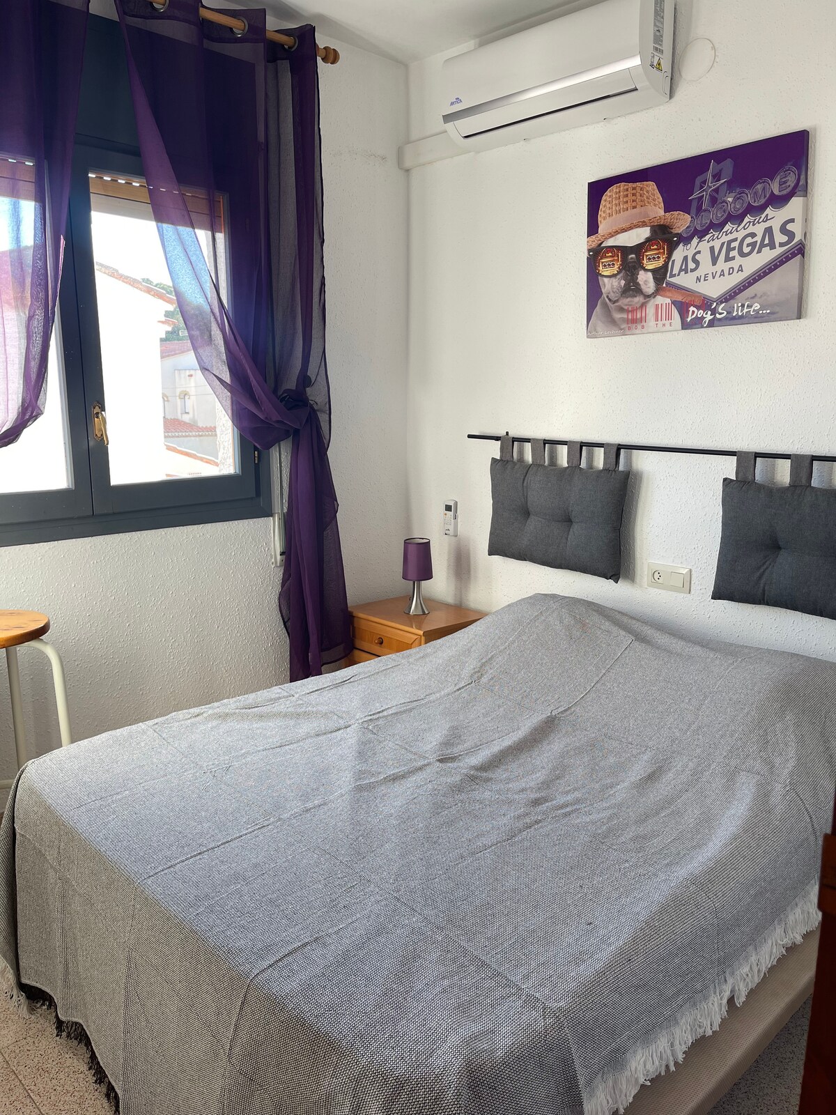 ห้องนอน 2: เตียงคู่ (140 x 190) เครื่องปรับอากาศตู้เสื้อผ้าวิวกลางแจ้ง 