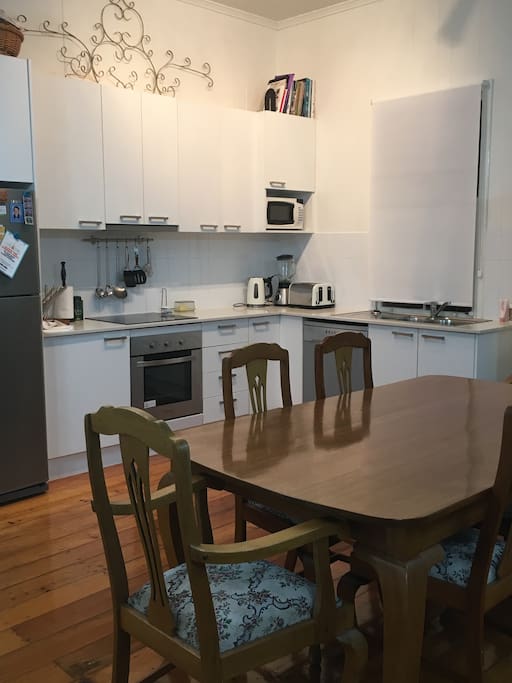 Kitchen & dining space