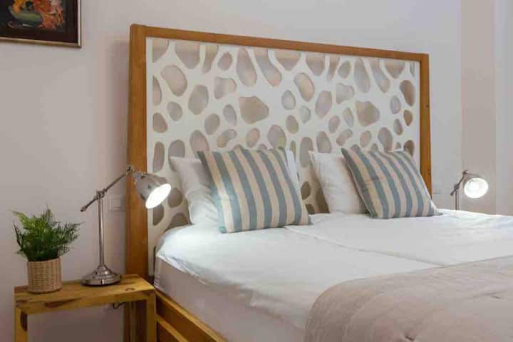 Kitanda cha ukubwa wa kifalme katika chumba cha kulala nambari 1 