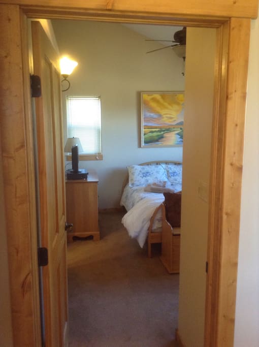 Guest bedroom