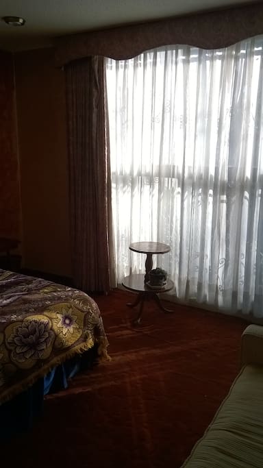 Ventana grande para recibir el sol por las mañanas.