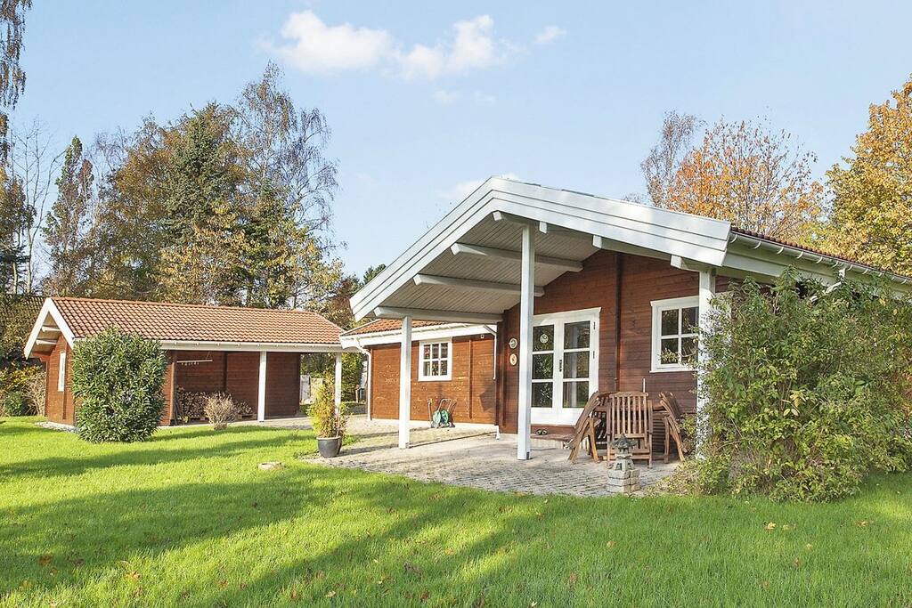 Huset set fra den store have