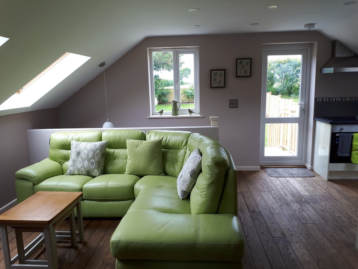 Top performing Airbnb: THE HEYLOFT CORNISH RURAL HOME in St. Enoder
