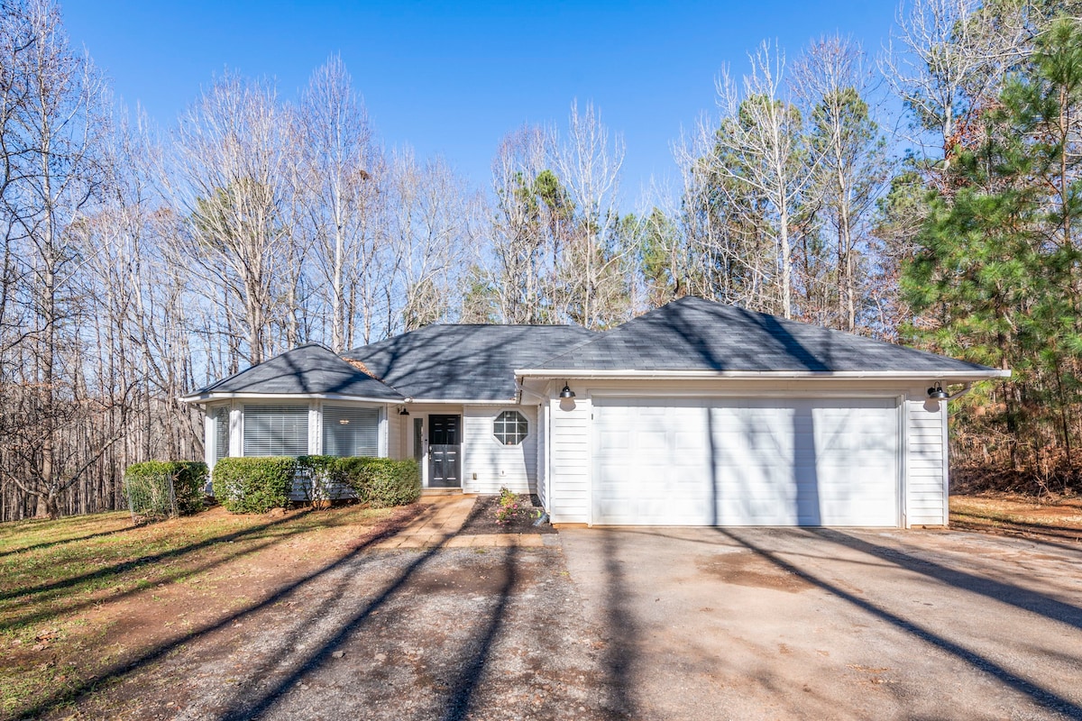 Secluded, cheerful, no steps, Road Atlanta!