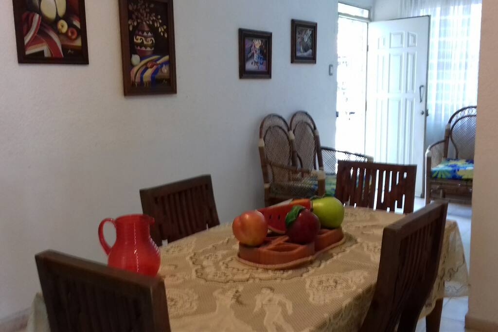 Comedor amplio para 4 personas