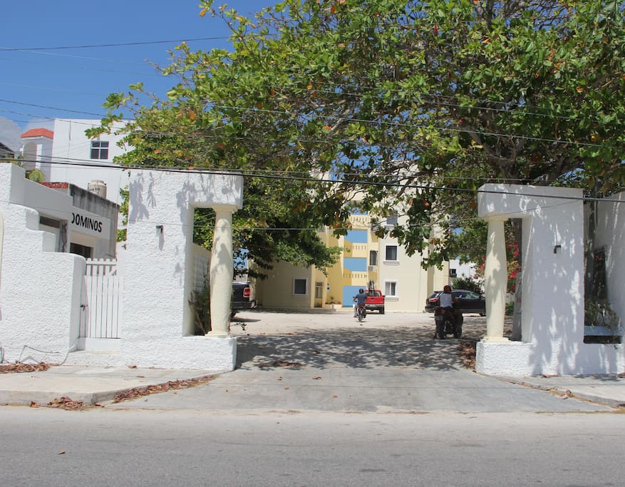 Entrada al Condominio