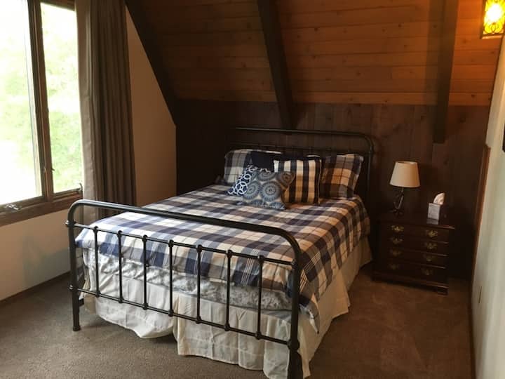 Upstairs Bedroom Queen