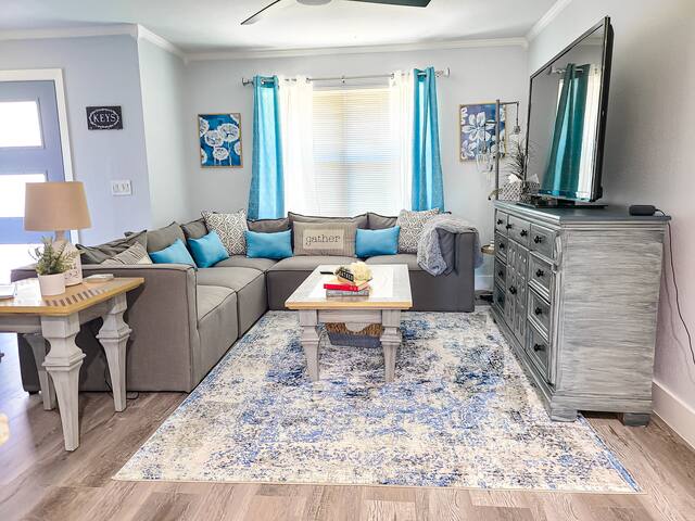 Peaceful Retreat Near White Rock and Arboretum. gallery image 2