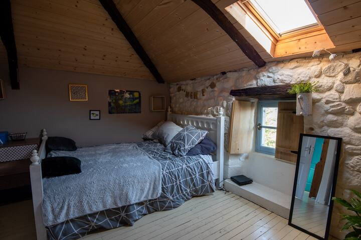 顶部有双人卧室