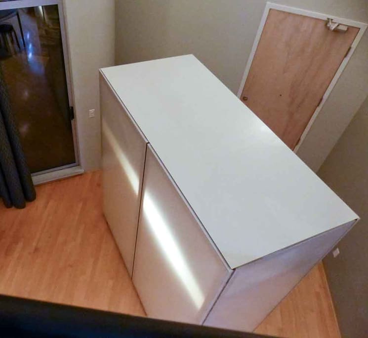 Fold-out room closed
