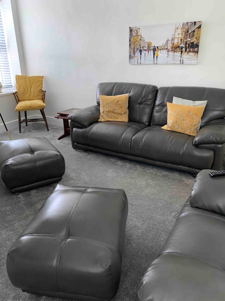 Quirky 2 Bed Maisonette - Wales