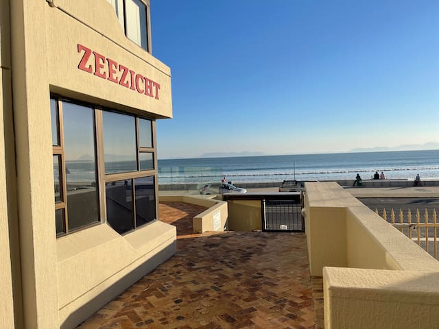 Jackie’sStrand Modern Secure 3 bed Beach Apartment