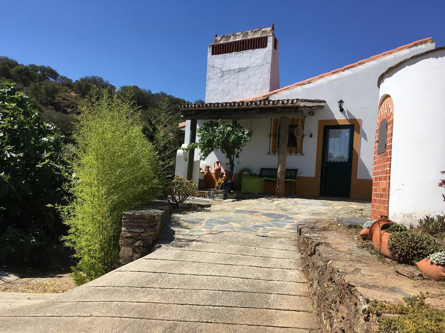 Forno de lenha e casa por fora