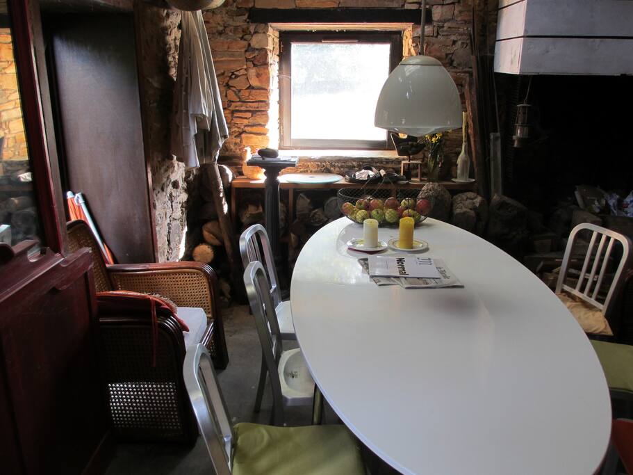 pièce ,avec cheminée coin repas
de 36m2.