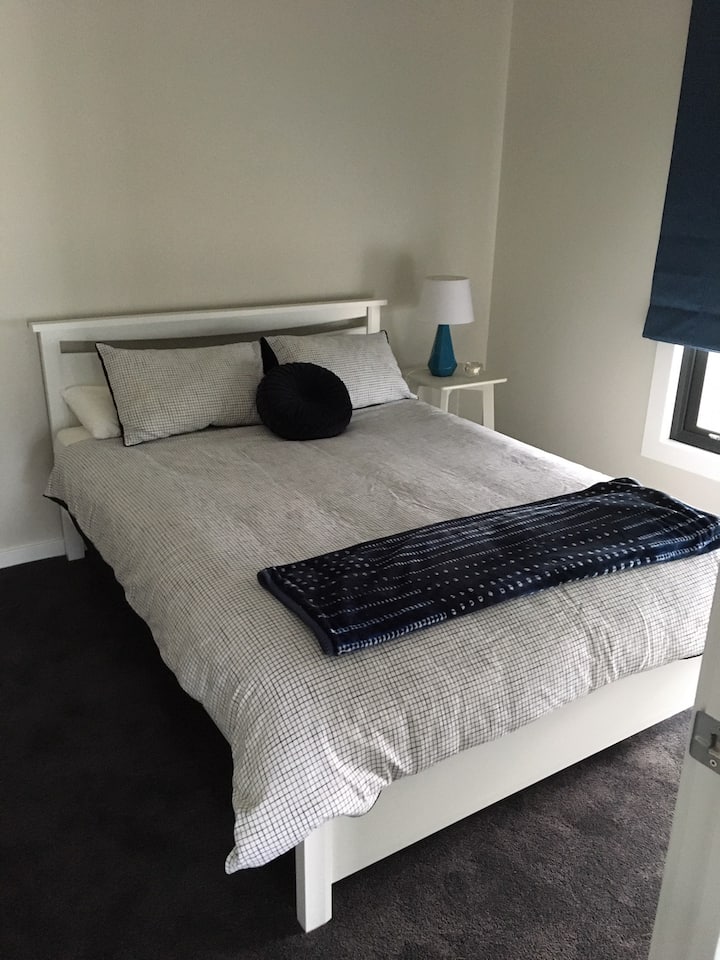 Საძინებელი 1 საწოლი 152 × 203 სმ