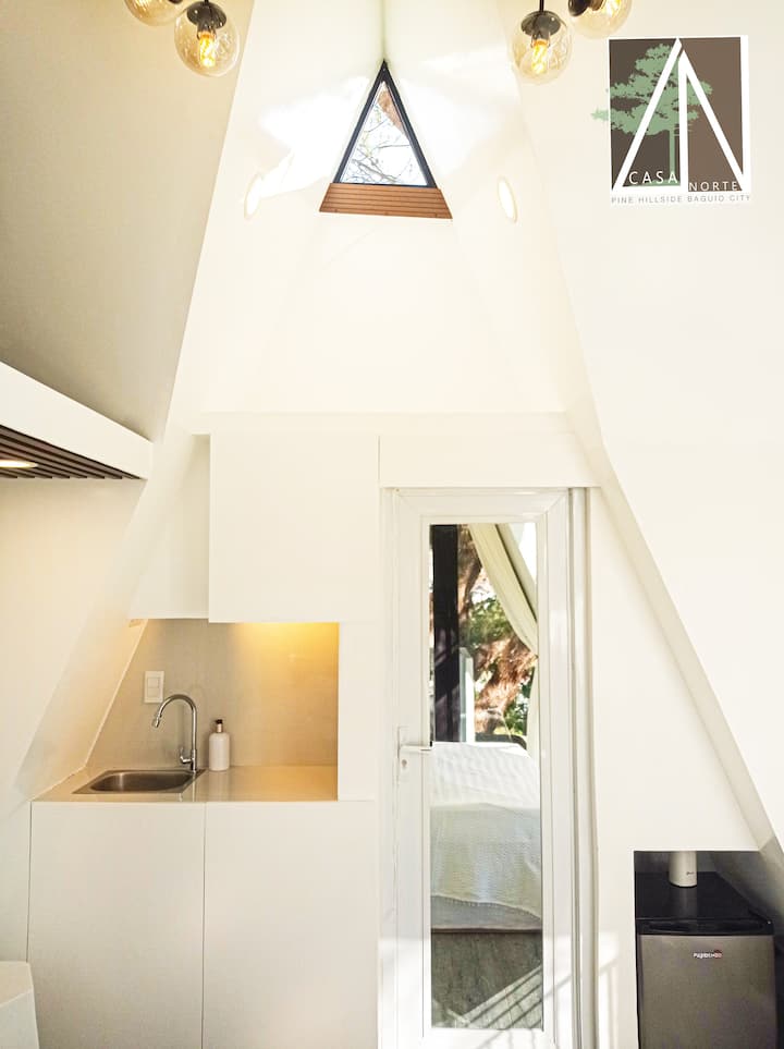 Modern Treehouse With Cozy Bonfire & Balcony Views - Baguio