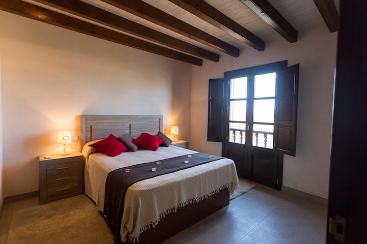 Cama doble con expectaculares vistas a la trmuntana
