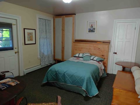 Bedroom suite with private entrance