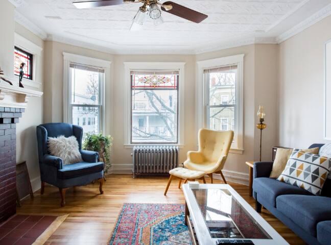 Port City Nest: Beautiful 2bd w/ Balcony & Parking