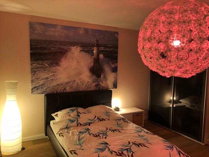 LED वाला बेडरूम