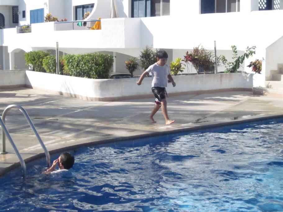 PISCINA JUNTO AL DEPARTAMENTO