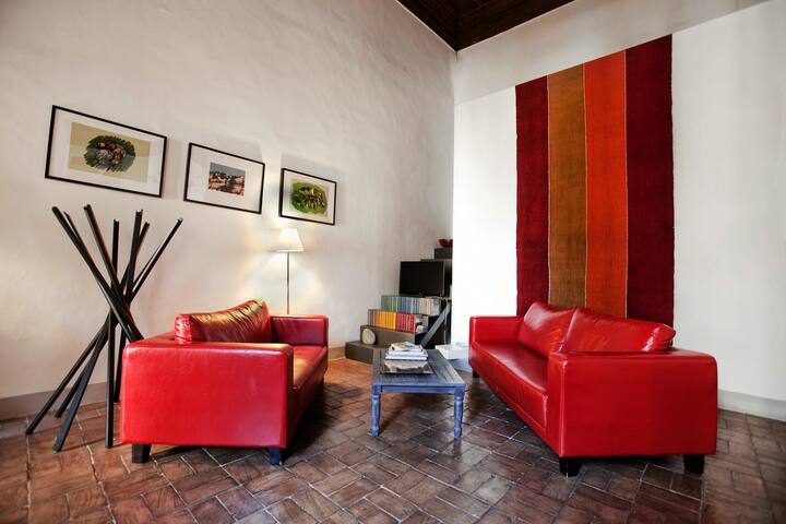 A large and spacious apartment in the baroque Rome gallery image 2