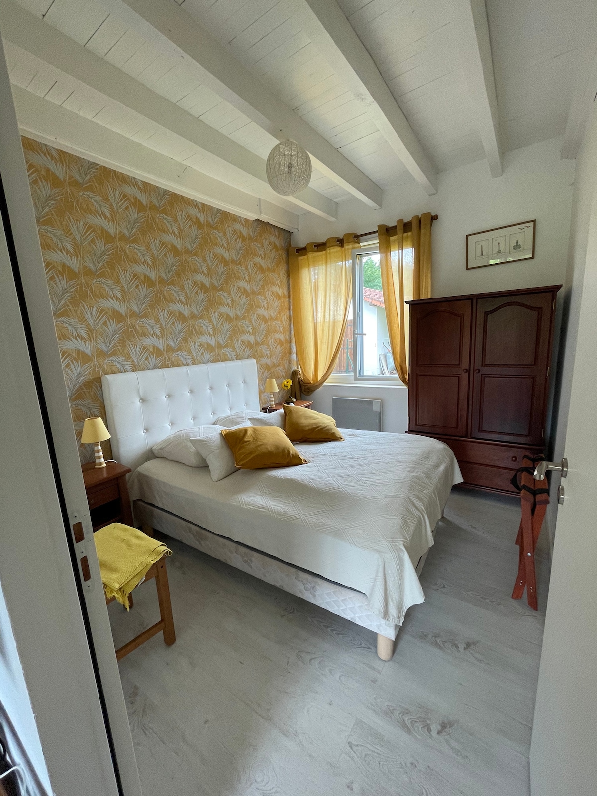 Საძინებელი 3 ყვითელი: საწოლი 140x190 სმ