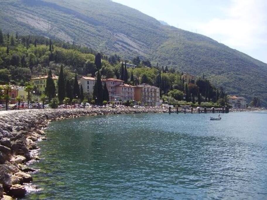 We are very near the Lake..100m. Then you have bars, restaurants and discoClub that you can reach on foot !