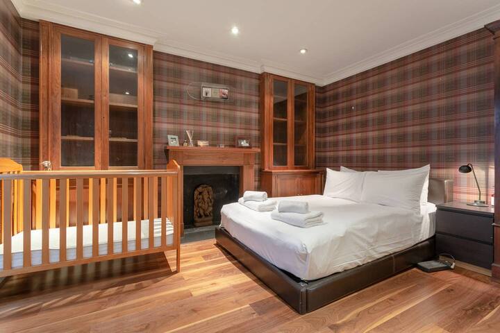 Perfect family location in South Kensington gallery image 5