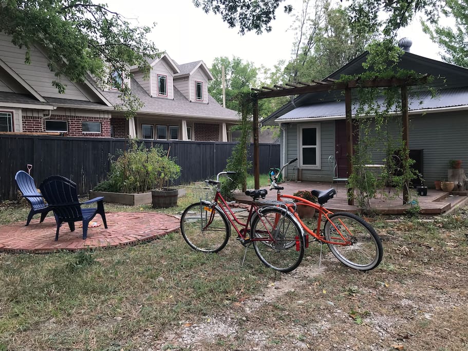 Relaxing outdoor area with bikes to ride!