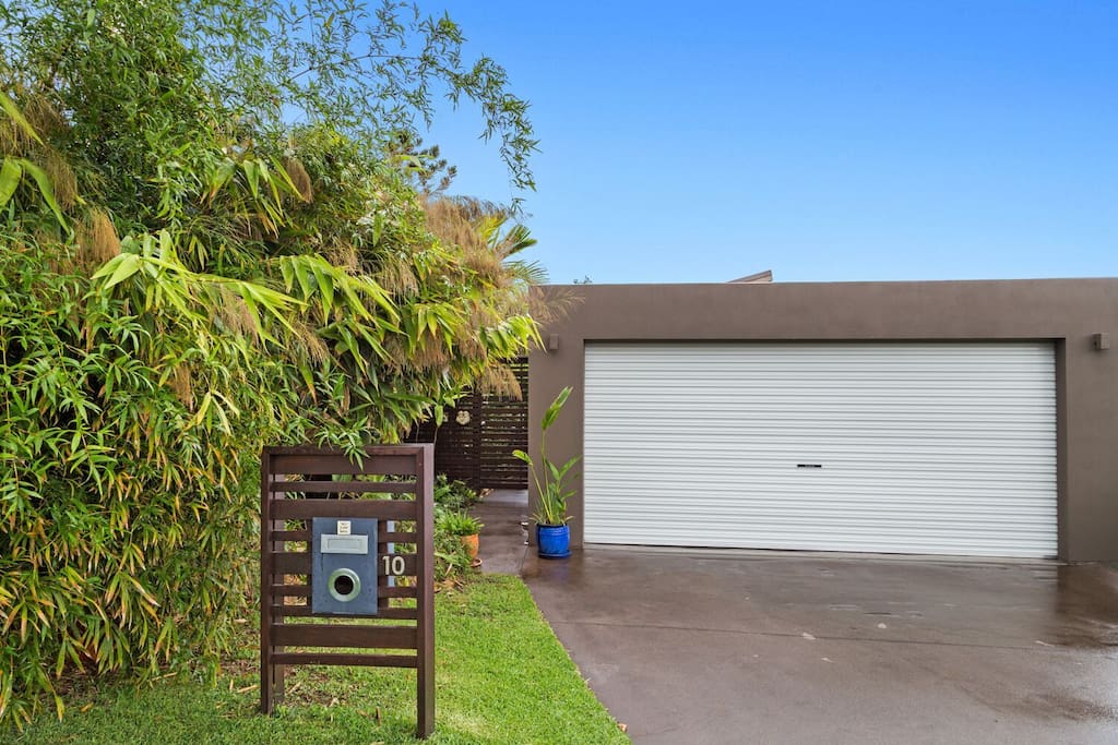 Double lock up garage and fenced