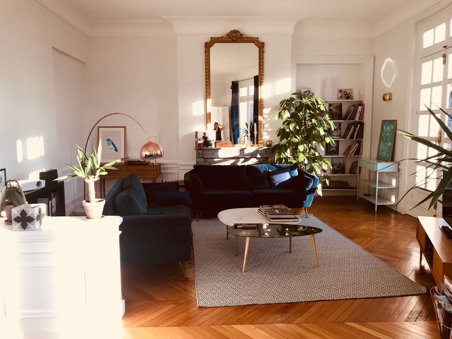 Grand séjour de 40m2 baigné de lumière