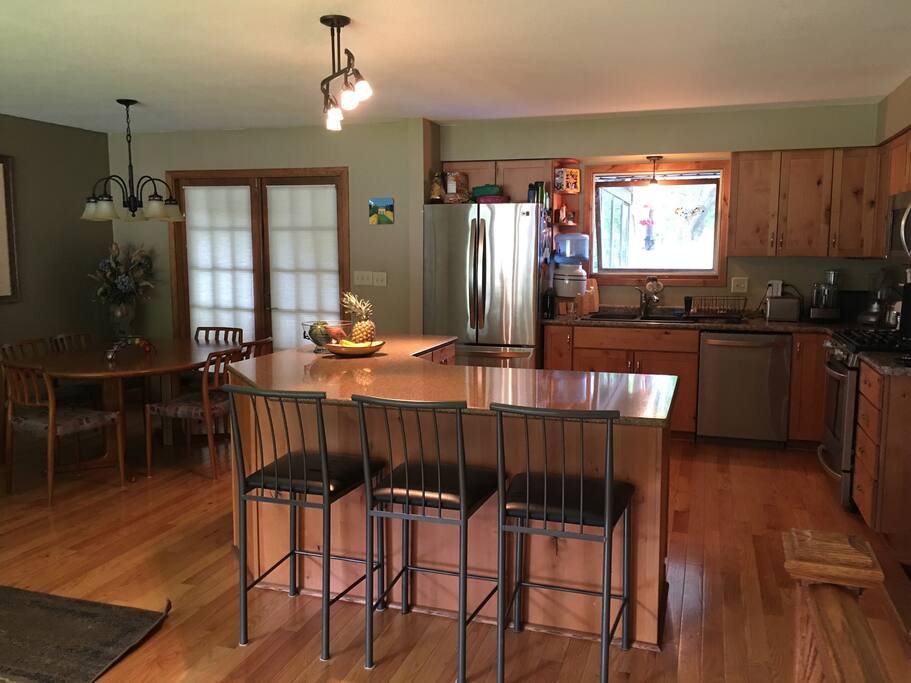 Open kitchen, dining room