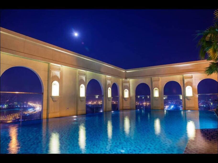 Rooftop Pool. 180degree city view
