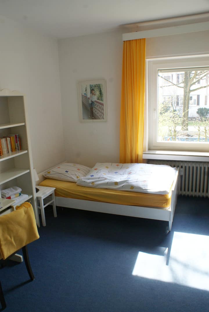 Room with private bathroom, WiFi, quiet central location Flats for