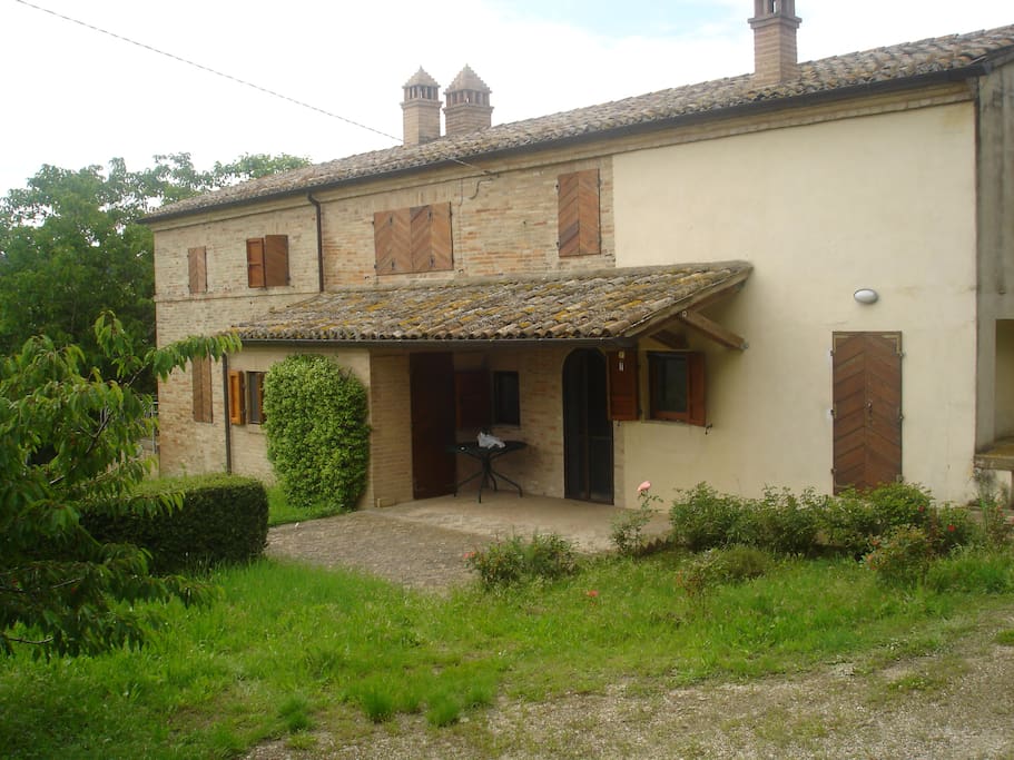 Intera casa, vista retro.