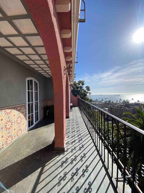 House with panoramic views in excellent location