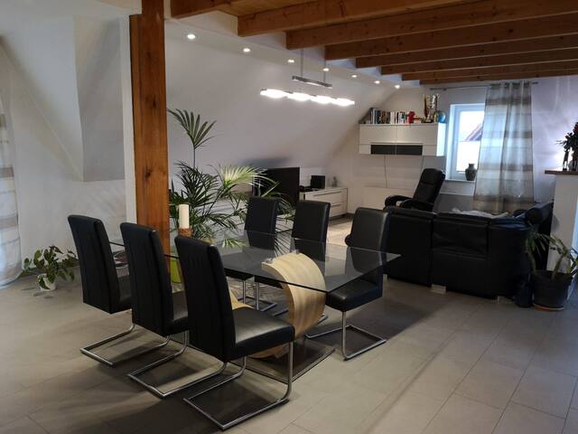 Ney Zimmer in 155qm Wohnung mit Balkon, Meerblick