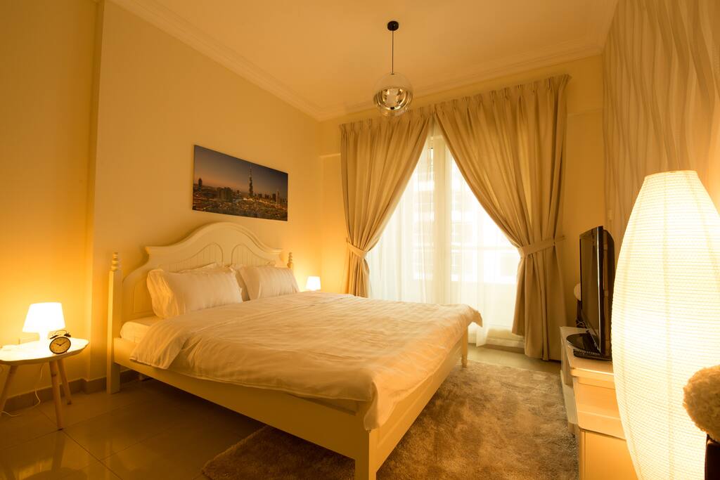 Sleep well in the comfortable and huge master bedroom (with balcony)