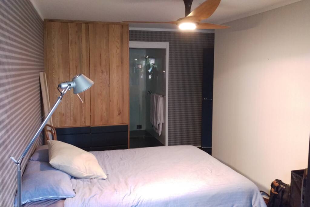 Large master with queen bed