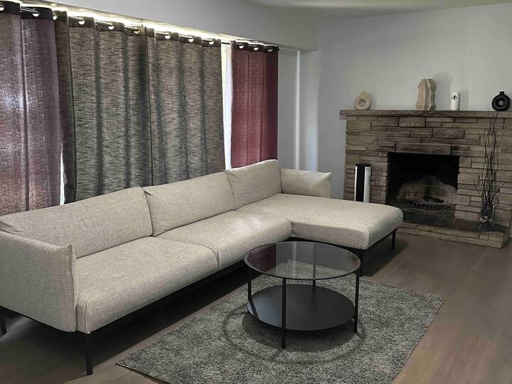 Private Room 2 in a home with parking (Algonquin) Houses for Rent in