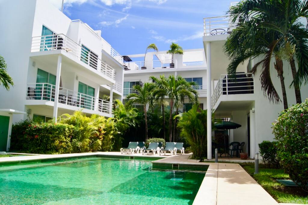 Pool, long chairs, showers, restroom - Shared Area