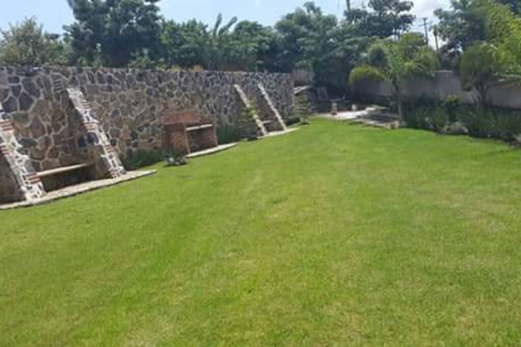 Amplios jardines