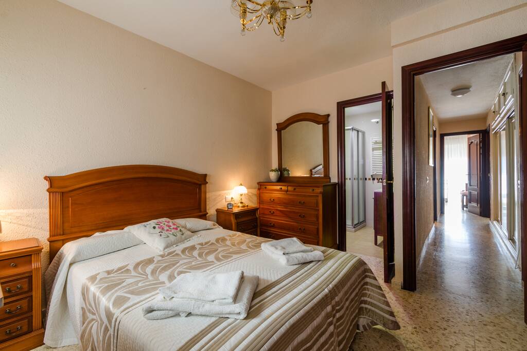 Dormitorio 1 con entrada a baño 1