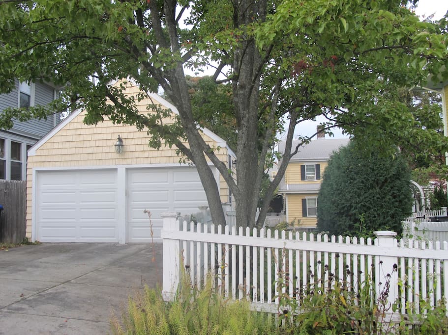 Driveway with parking for 2 cars