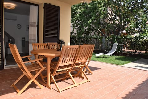 Successful Airbnb property: Beach house with private garden in Follonica