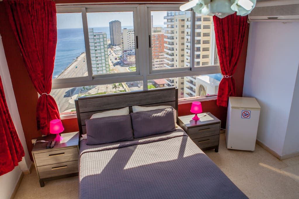 Habitación Principal con vistas al Malecón Habanero
