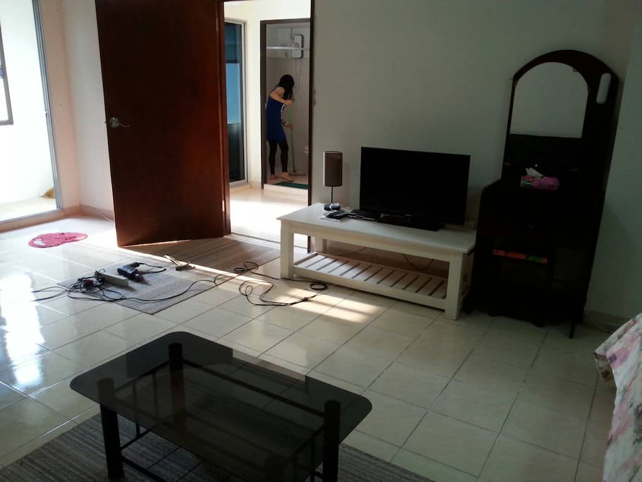 Spacious living area l